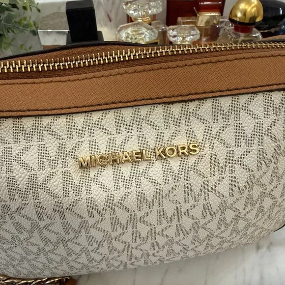 Michael Kors Jet Set Medium Logo Printed Crossbody White & - Picture 9 of 17